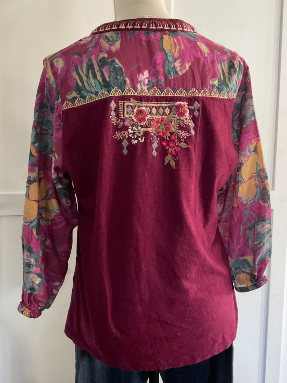 SUNDANCE  EMBROIDERED BERRY  MEDIUM KNIT TOP FLORAL PRINT SLEEVES SZ  M  NICE - Picture 3 of 7
